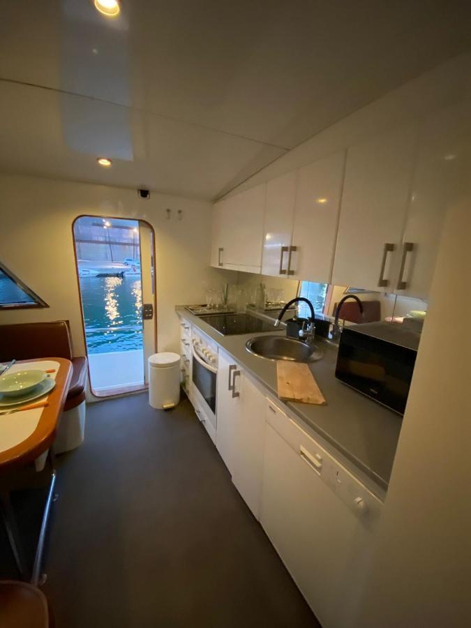 Amazing Boat To Sleep In Barcelona Hotel Sant Adrià de Besòs Kültér fotó