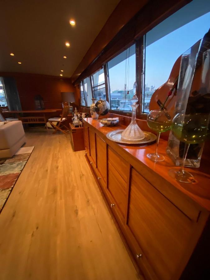 Amazing Boat To Sleep In Barcelona Hotel Sant Adrià de Besòs Kültér fotó