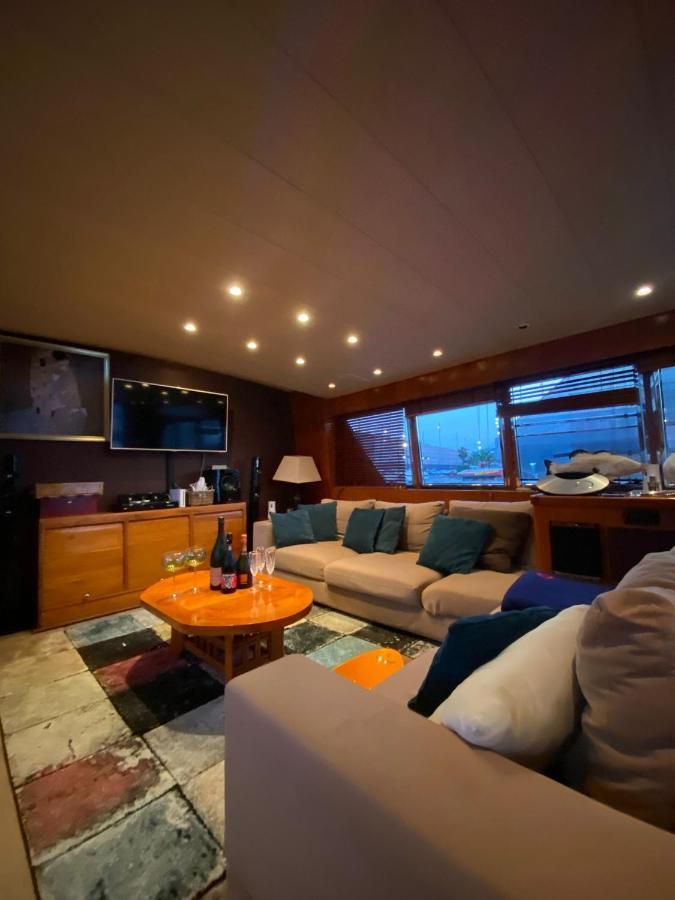 Amazing Boat To Sleep In Barcelona Hotel Sant Adrià de Besòs Kültér fotó