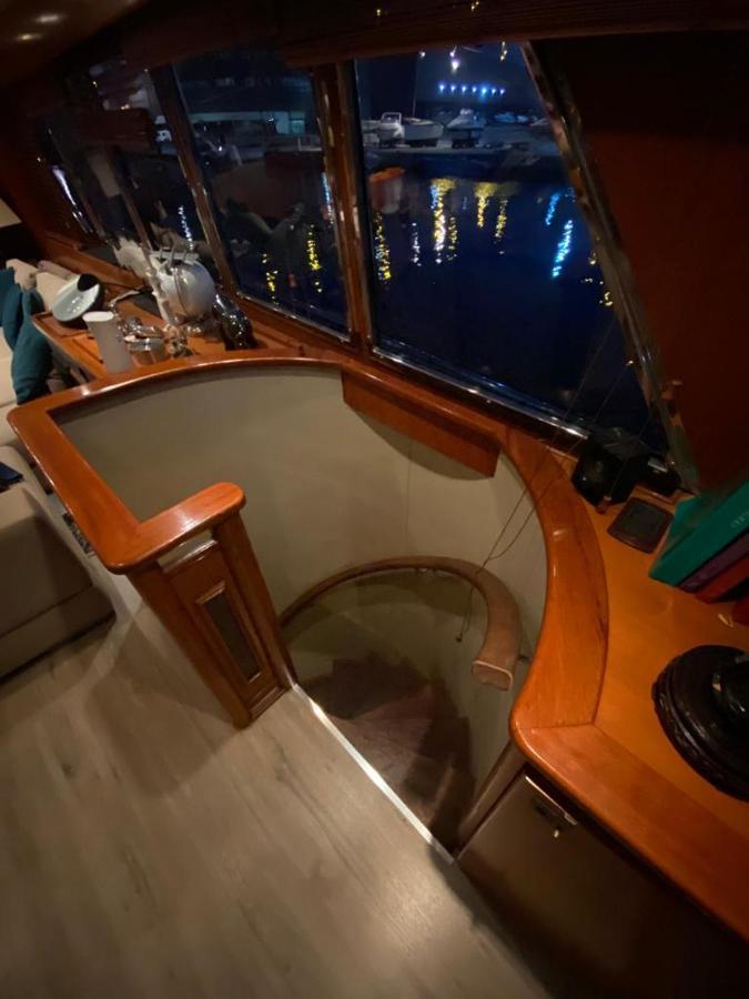 Amazing Boat To Sleep In Barcelona Hotel Sant Adrià de Besòs Kültér fotó