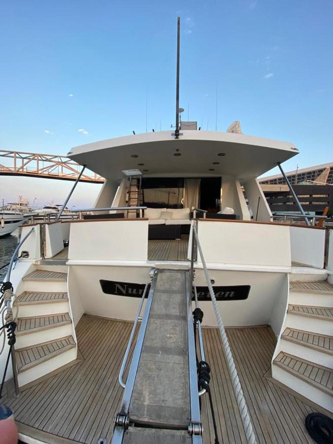Amazing Boat To Sleep In Barcelona Hotel Sant Adrià de Besòs Kültér fotó