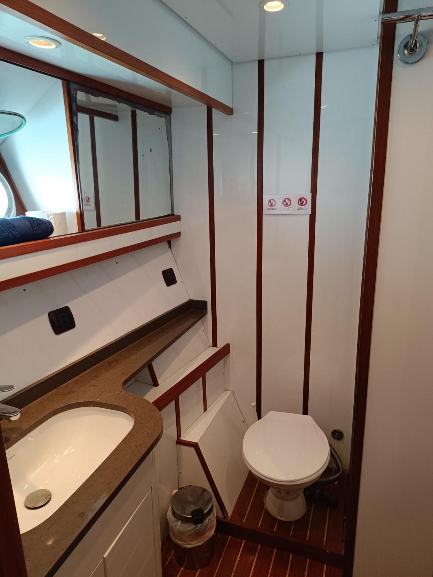 Amazing Boat To Sleep In Barcelona Hotel Sant Adrià de Besòs Kültér fotó