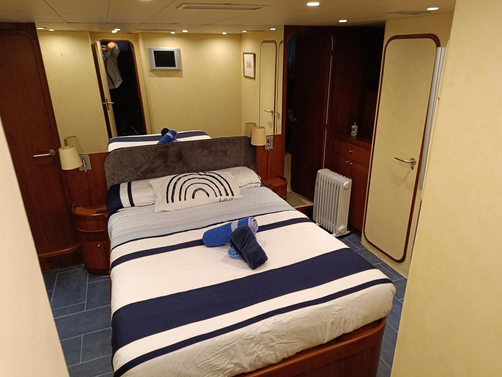 Amazing Boat To Sleep In Barcelona Hotel Sant Adrià de Besòs Kültér fotó